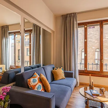 - Santo Stefano's Mirror Appartement *